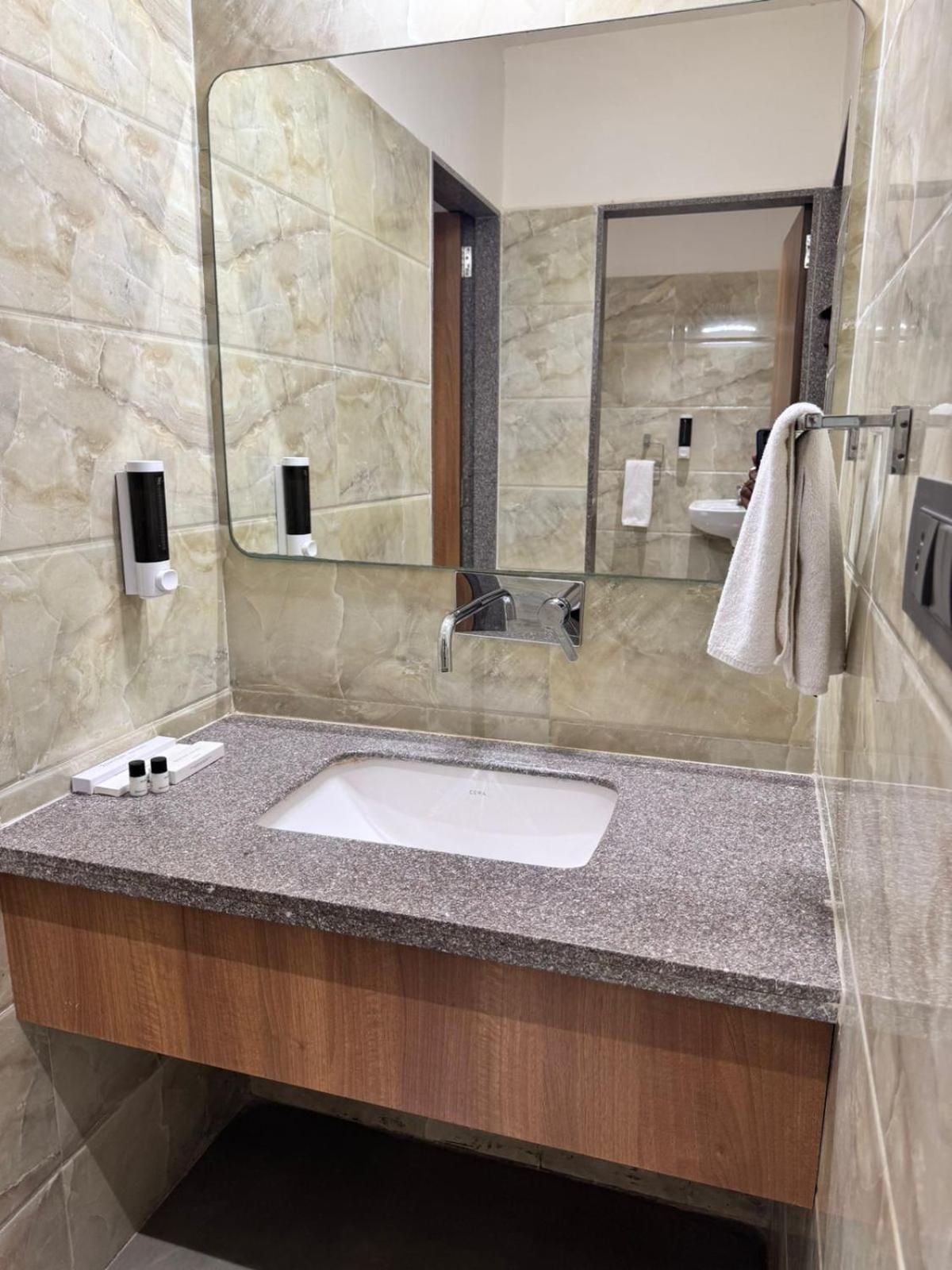 Siara Styles Amba Suites, جاندي نجر المظهر الخارجي الصورة